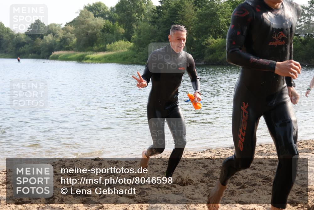 15.06.2025 - 27. Vierlanden-Triathlon Lena Gebhardt http://msf.ph/oto/8046598 15.06.2025 08:43:19 Schwimmen 11, 102, 139, 148 meine-sportfotos.de