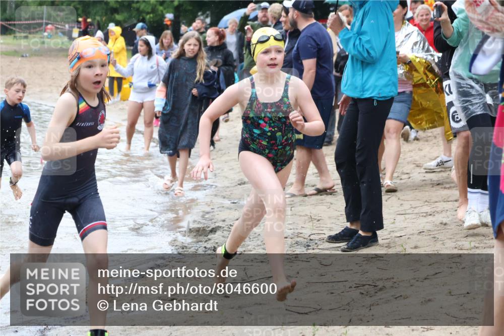 21.06.2025 - 27. Vierlanden-Triathlon Lena Gebhardt http://msf.ph/oto/8046600 15.06.2025 15:01:38 Schwimmen  meine-sportfotos.de