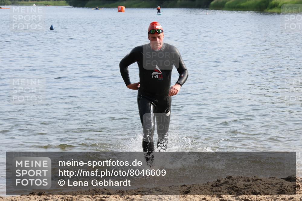 15.06.2025 - 27. Vierlanden-Triathlon Lena Gebhardt http://msf.ph/oto/8046609 15.06.2025 08:43:22 Schwimmen 11, 65, 74, 102, 148 meine-sportfotos.de