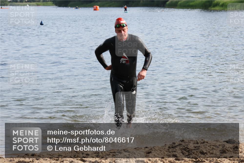 15.06.2025 - 27. Vierlanden-Triathlon Lena Gebhardt http://msf.ph/oto/8046617 15.06.2025 08:43:22 Schwimmen 11, 65, 74, 102, 148 meine-sportfotos.de
