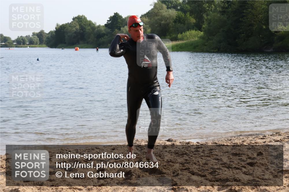 15.06.2025 - 27. Vierlanden-Triathlon Lena Gebhardt http://msf.ph/oto/8046634 15.06.2025 08:43:24 Schwimmen 11, 65, 74, 102, 148 meine-sportfotos.de