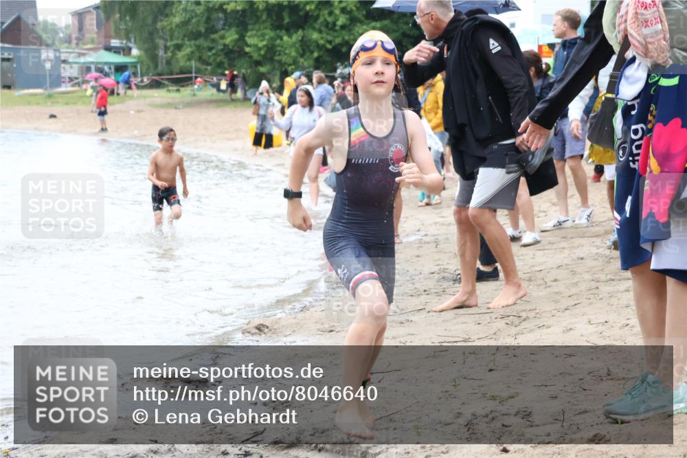 21.06.2025 - 27. Vierlanden-Triathlon Lena Gebhardt http://msf.ph/oto/8046640 15.06.2025 15:01:42 Schwimmen  meine-sportfotos.de
