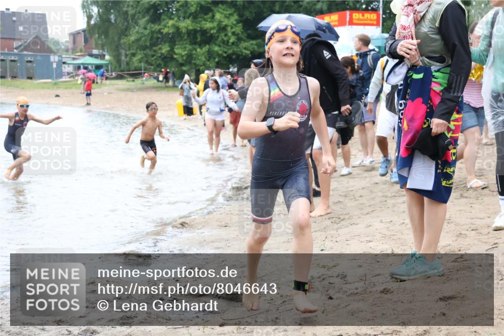 21.06.2025 - 27. Vierlanden-Triathlon Lena Gebhardt http://msf.ph/oto/8046643 15.06.2025 15:01:42 Schwimmen  meine-sportfotos.de