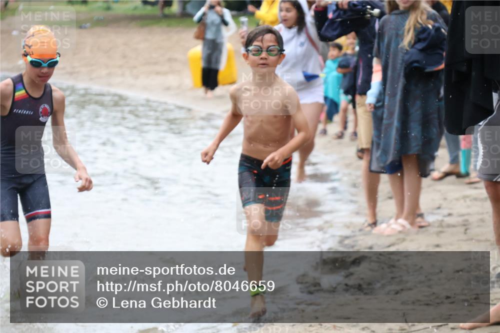 21.06.2025 - 27. Vierlanden-Triathlon Lena Gebhardt http://msf.ph/oto/8046659 15.06.2025 15:01:43 Schwimmen  meine-sportfotos.de