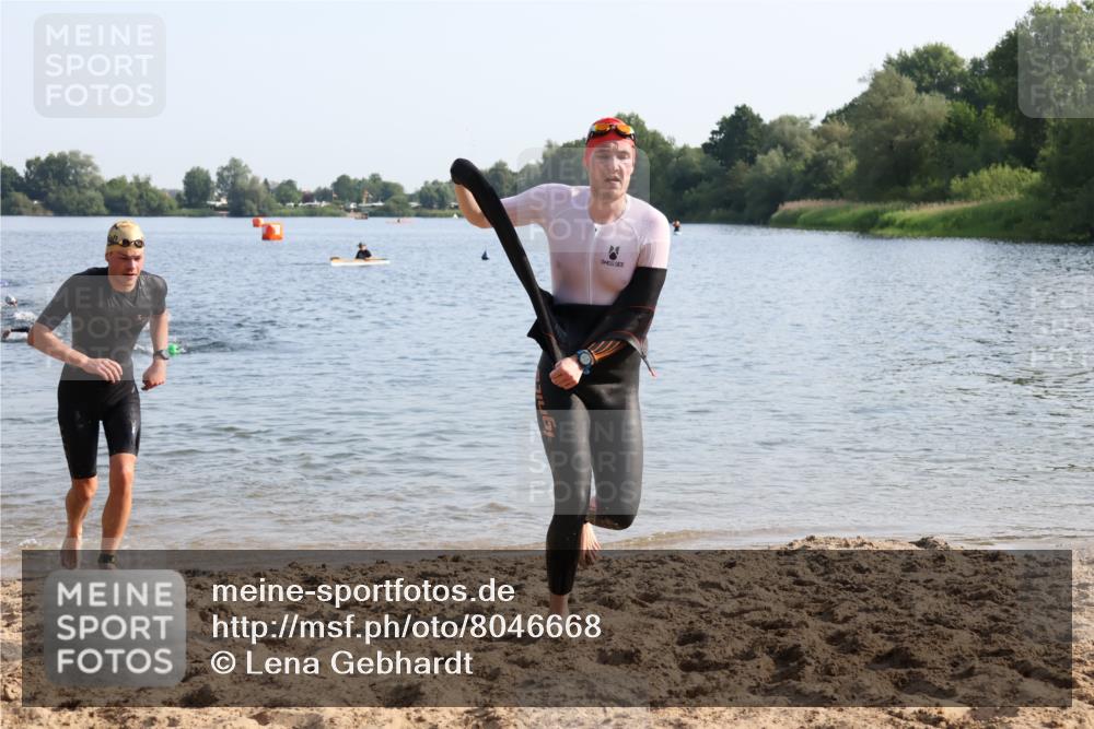 15.06.2025 - 27. Vierlanden-Triathlon Lena Gebhardt http://msf.ph/oto/8046668 15.06.2025 08:43:32 Schwimmen 32, 65, 74, 148 meine-sportfotos.de