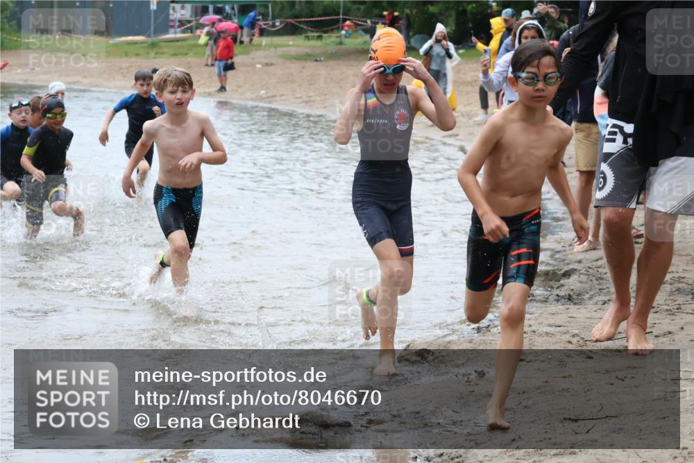 21.06.2025 - 27. Vierlanden-Triathlon Lena Gebhardt http://msf.ph/oto/8046670 15.06.2025 15:01:44 Schwimmen  meine-sportfotos.de