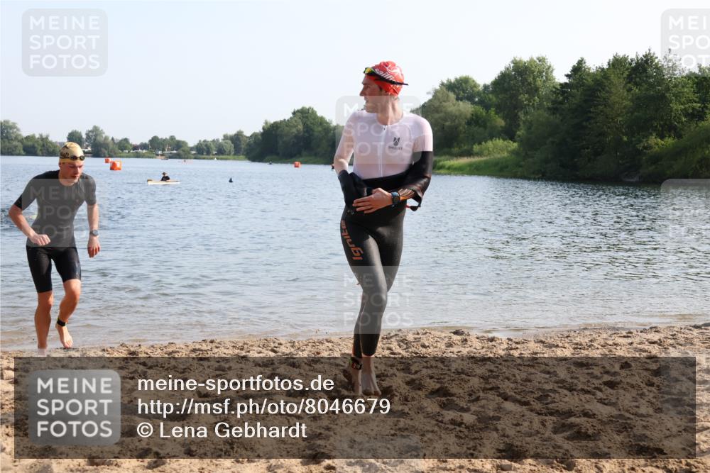 15.06.2025 - 27. Vierlanden-Triathlon Lena Gebhardt http://msf.ph/oto/8046679 15.06.2025 08:43:32 Schwimmen 32, 65, 74, 148 meine-sportfotos.de