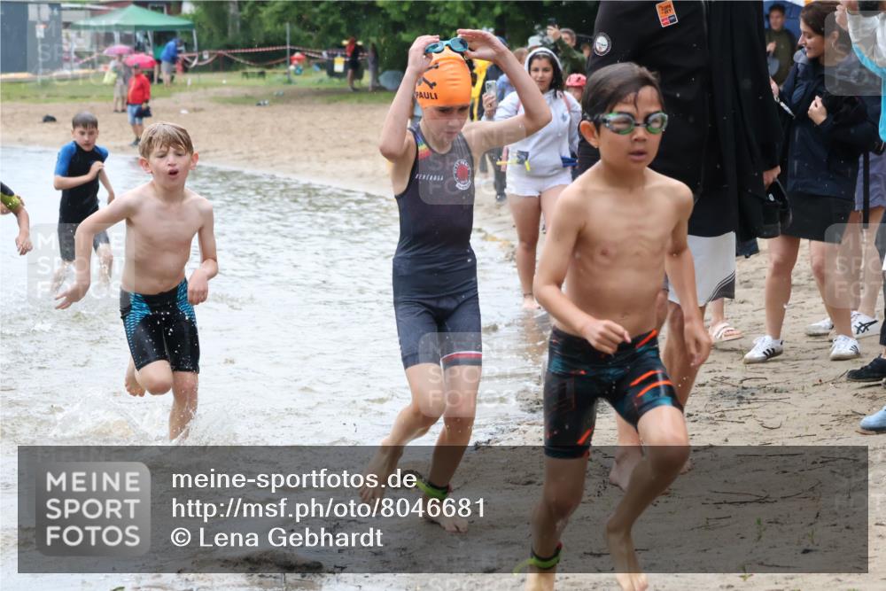 21.06.2025 - 27. Vierlanden-Triathlon Lena Gebhardt http://msf.ph/oto/8046681 15.06.2025 15:01:45 Schwimmen  meine-sportfotos.de