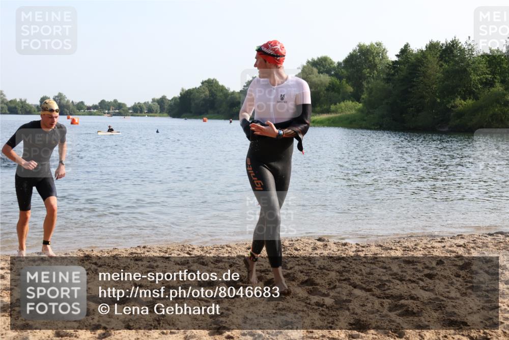 15.06.2025 - 27. Vierlanden-Triathlon Lena Gebhardt http://msf.ph/oto/8046683 15.06.2025 08:43:32 Schwimmen 32, 65, 74, 148 meine-sportfotos.de