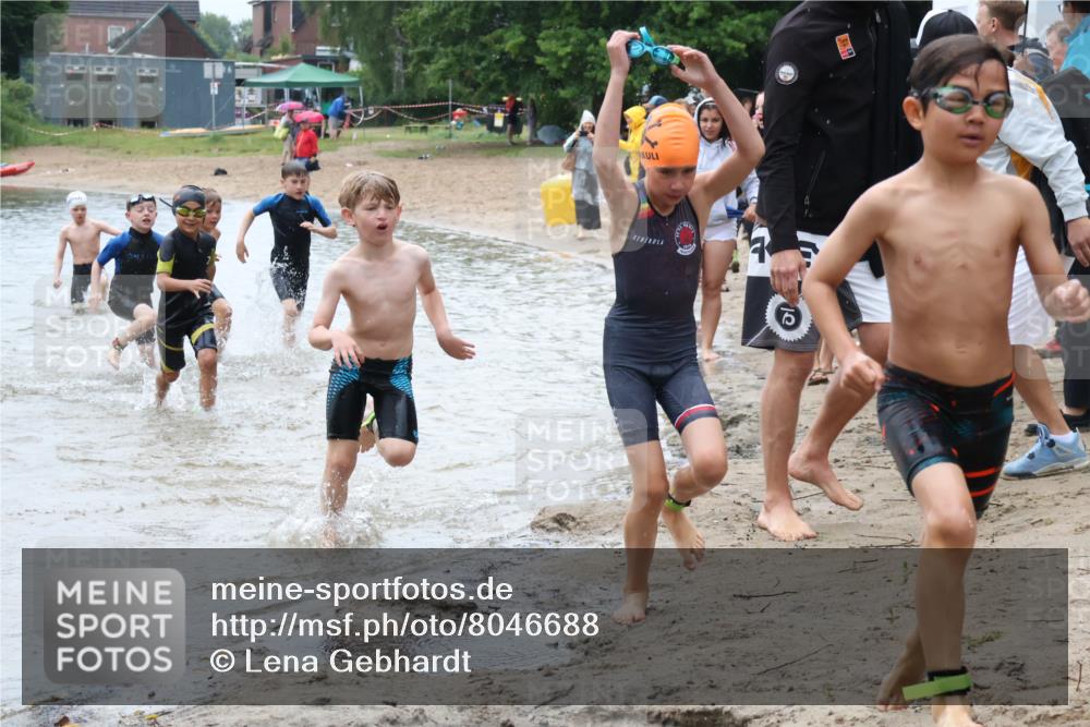 21.06.2025 - 27. Vierlanden-Triathlon Lena Gebhardt http://msf.ph/oto/8046688 15.06.2025 15:01:45 Schwimmen  meine-sportfotos.de