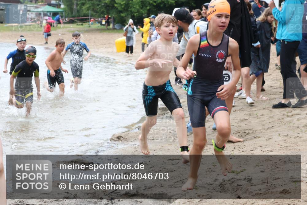 21.06.2025 - 27. Vierlanden-Triathlon Lena Gebhardt http://msf.ph/oto/8046703 15.06.2025 15:01:46 Schwimmen  meine-sportfotos.de