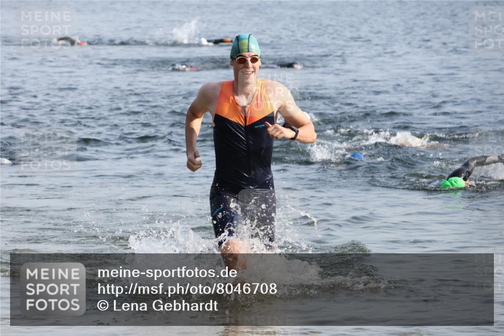 15.06.2025 - 27. Vierlanden-Triathlon Lena Gebhardt http://msf.ph/oto/8046708 15.06.2025 08:43:37 Schwimmen 32, 65, 74 meine-sportfotos.de