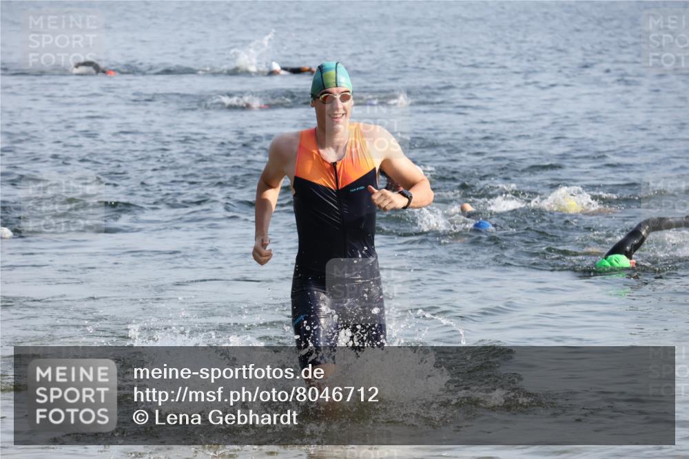 15.06.2025 - 27. Vierlanden-Triathlon Lena Gebhardt http://msf.ph/oto/8046712 15.06.2025 08:43:37 Schwimmen 32, 65, 74 meine-sportfotos.de