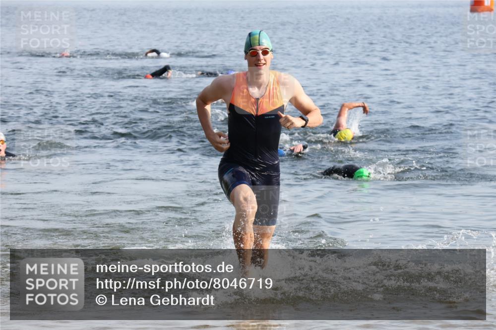 15.06.2025 - 27. Vierlanden-Triathlon Lena Gebhardt http://msf.ph/oto/8046719 15.06.2025 08:43:38 Schwimmen 32, 65, 74 meine-sportfotos.de