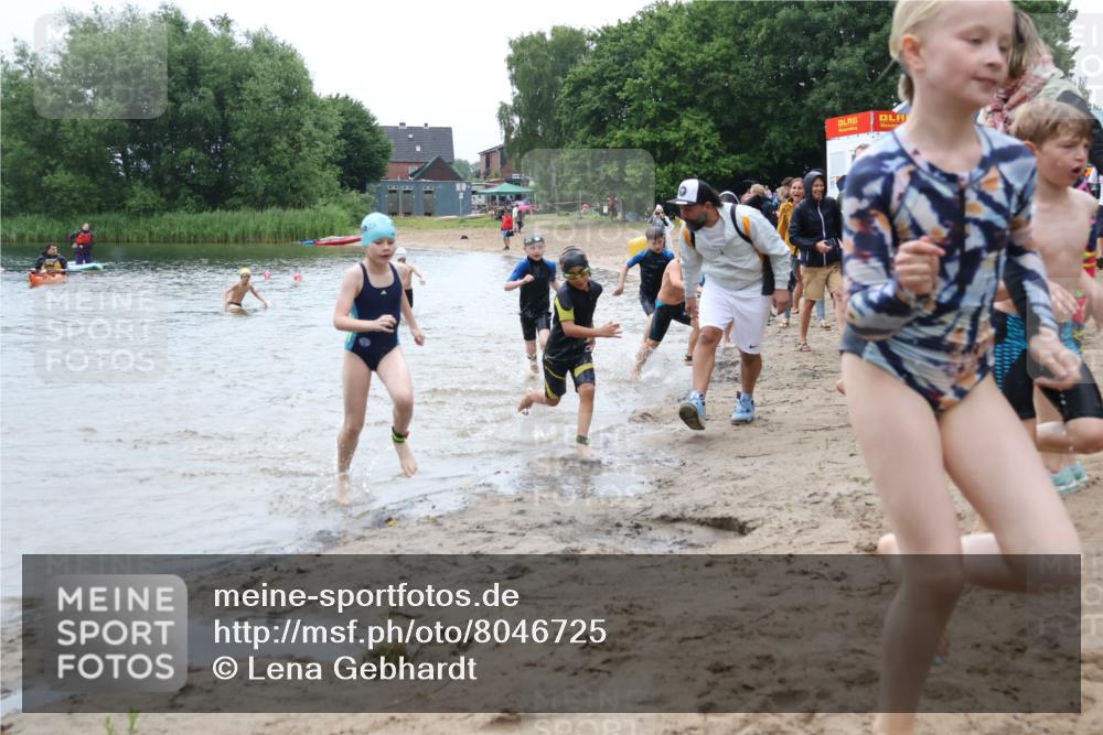 21.06.2025 - 27. Vierlanden-Triathlon Lena Gebhardt http://msf.ph/oto/8046725 15.06.2025 15:01:47 Schwimmen  meine-sportfotos.de