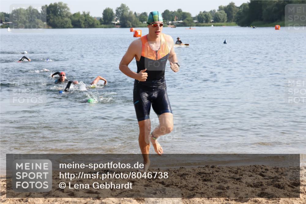 15.06.2025 - 27. Vierlanden-Triathlon Lena Gebhardt http://msf.ph/oto/8046738 15.06.2025 08:43:39 Schwimmen 32, 65, 74 meine-sportfotos.de