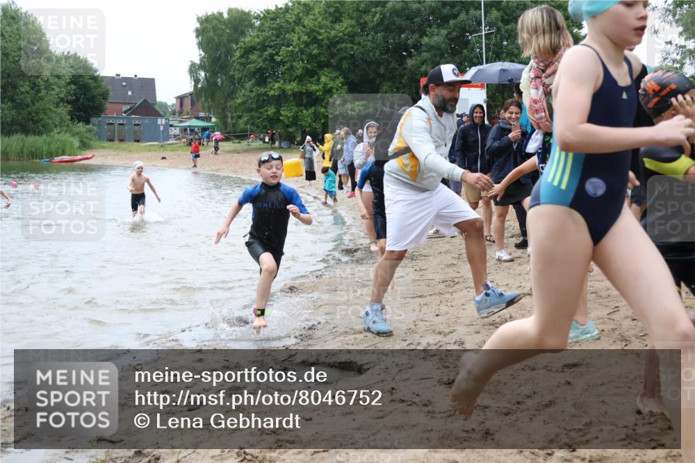 21.06.2025 - 27. Vierlanden-Triathlon Lena Gebhardt http://msf.ph/oto/8046752 15.06.2025 15:01:49 Schwimmen  meine-sportfotos.de