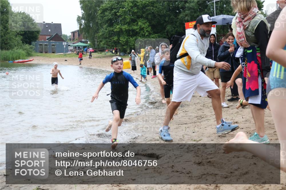 21.06.2025 - 27. Vierlanden-Triathlon Lena Gebhardt http://msf.ph/oto/8046756 15.06.2025 15:01:49 Schwimmen  meine-sportfotos.de
