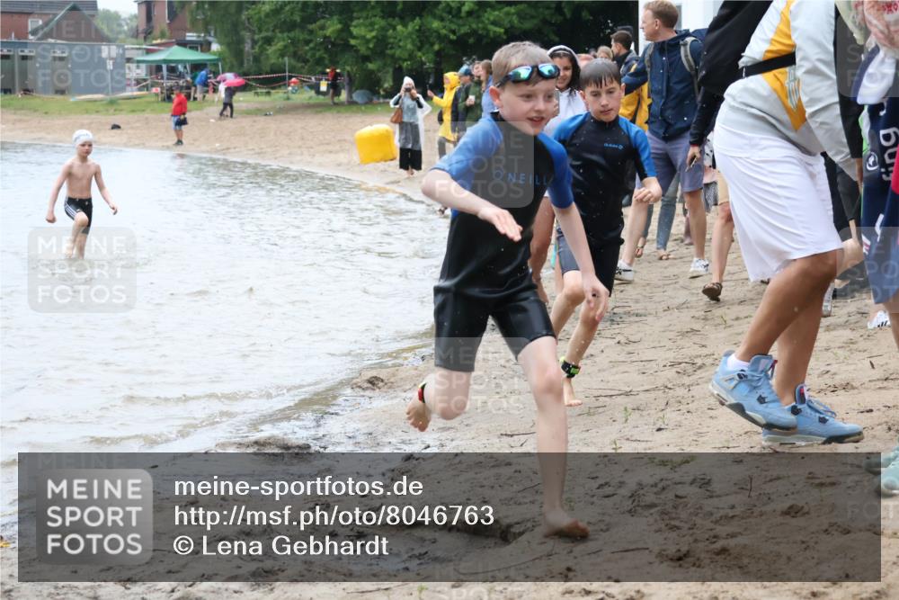 21.06.2025 - 27. Vierlanden-Triathlon Lena Gebhardt http://msf.ph/oto/8046763 15.06.2025 15:01:49 Schwimmen  meine-sportfotos.de