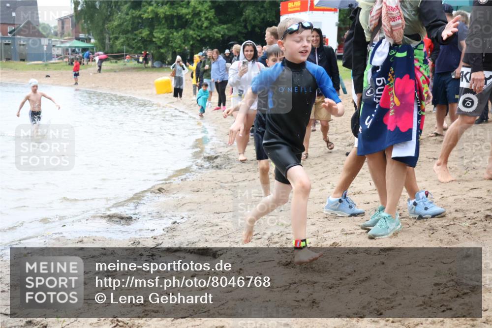 21.06.2025 - 27. Vierlanden-Triathlon Lena Gebhardt http://msf.ph/oto/8046768 15.06.2025 15:01:49 Schwimmen  meine-sportfotos.de