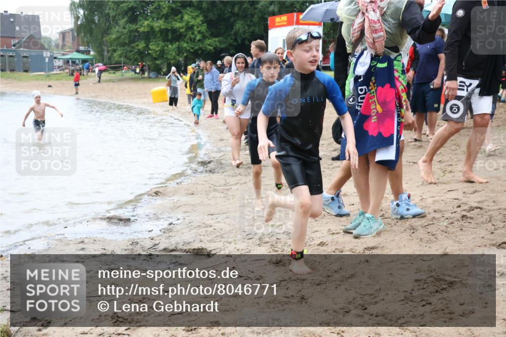 21.06.2025 - 27. Vierlanden-Triathlon Lena Gebhardt http://msf.ph/oto/8046771 15.06.2025 15:01:49 Schwimmen  meine-sportfotos.de