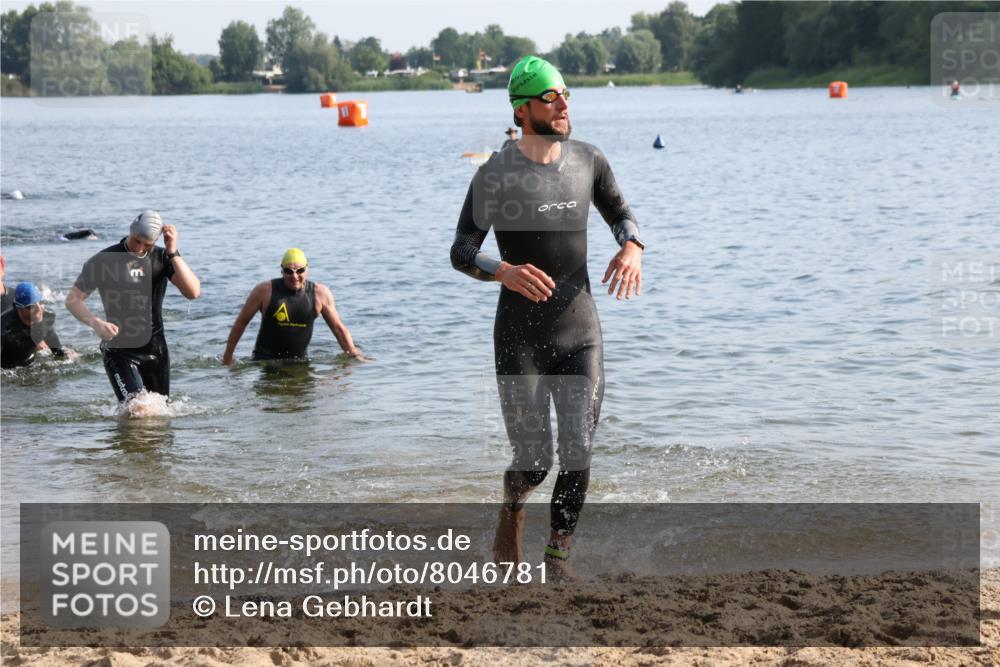 15.06.2025 - 27. Vierlanden-Triathlon Lena Gebhardt http://msf.ph/oto/8046781 15.06.2025 08:43:48 Schwimmen 23, 32, 84, 113 meine-sportfotos.de