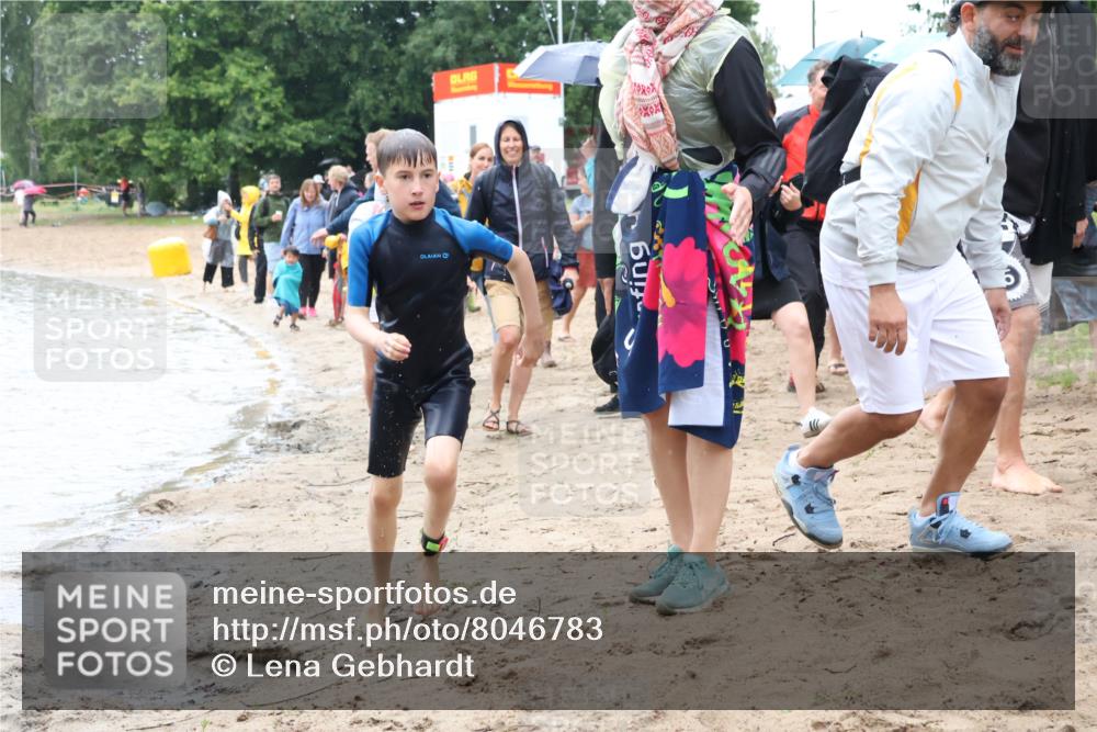 21.06.2025 - 27. Vierlanden-Triathlon Lena Gebhardt http://msf.ph/oto/8046783 15.06.2025 15:01:50 Schwimmen  meine-sportfotos.de