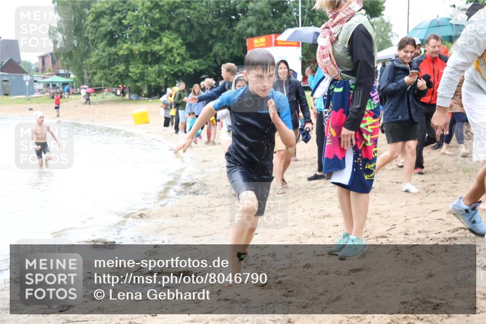 21.06.2025 - 27. Vierlanden-Triathlon Lena Gebhardt http://msf.ph/oto/8046790 15.06.2025 15:01:50 Schwimmen  meine-sportfotos.de