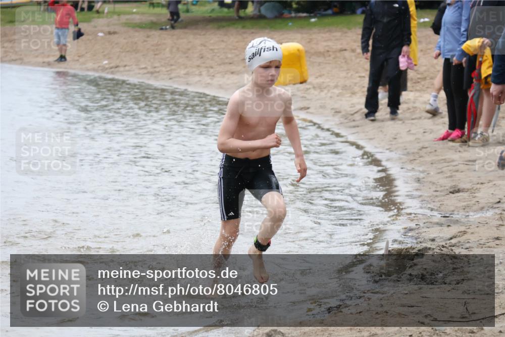 21.06.2025 - 27. Vierlanden-Triathlon Lena Gebhardt http://msf.ph/oto/8046805 15.06.2025 15:01:52 Schwimmen  meine-sportfotos.de
