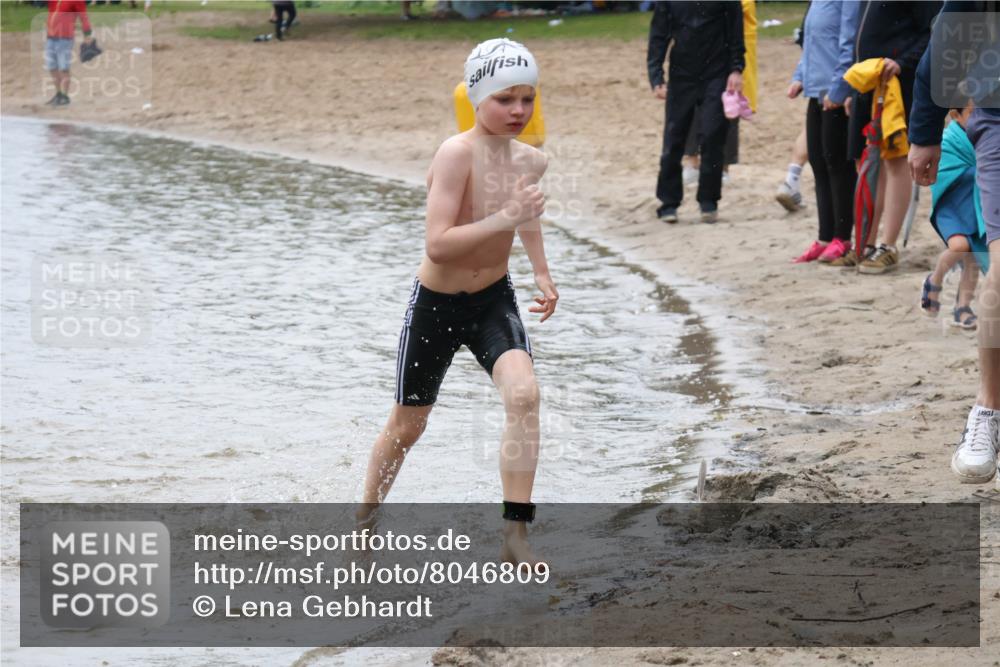 21.06.2025 - 27. Vierlanden-Triathlon Lena Gebhardt http://msf.ph/oto/8046809 15.06.2025 15:01:52 Schwimmen  meine-sportfotos.de