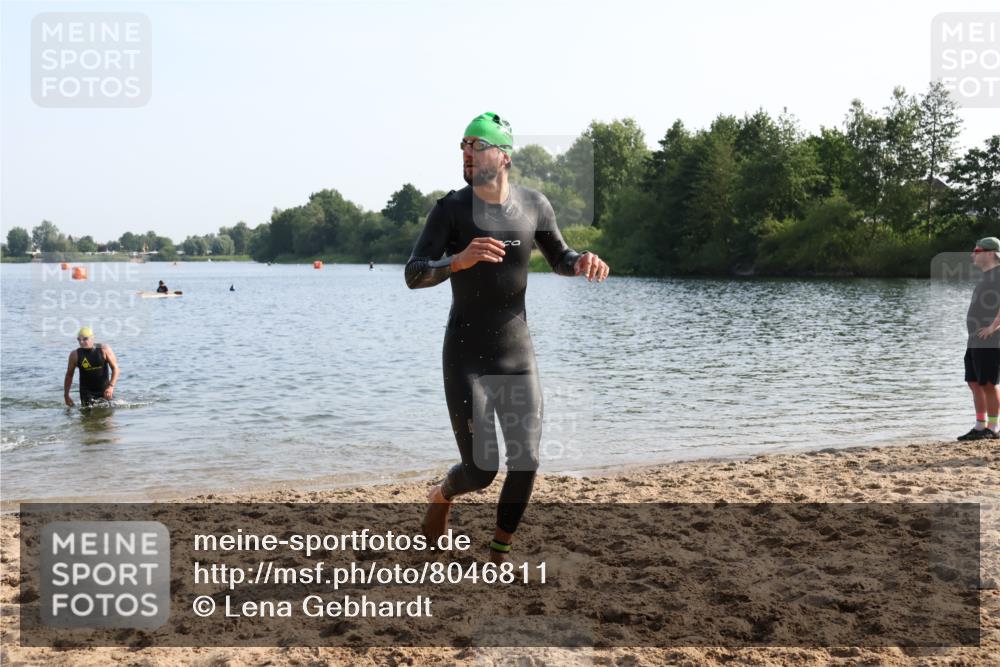 15.06.2025 - 27. Vierlanden-Triathlon Lena Gebhardt http://msf.ph/oto/8046811 15.06.2025 08:43:50 Schwimmen 23, 84, 113, 183 meine-sportfotos.de