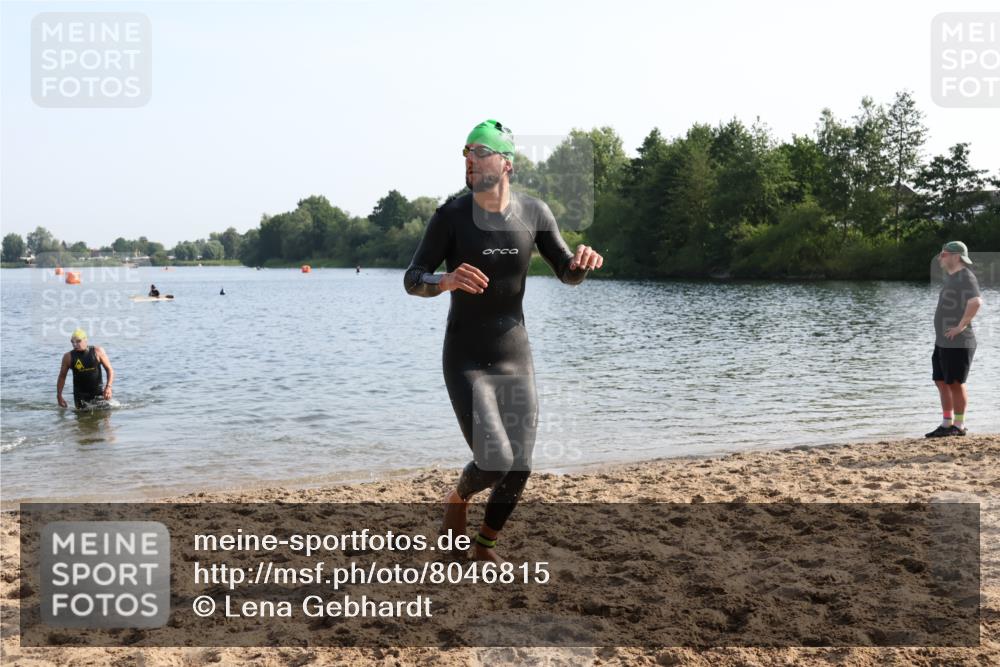 15.06.2025 - 27. Vierlanden-Triathlon Lena Gebhardt http://msf.ph/oto/8046815 15.06.2025 08:43:50 Schwimmen 23, 84, 113, 183 meine-sportfotos.de