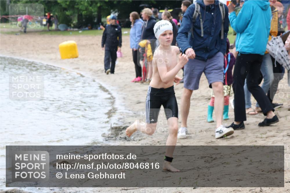 21.06.2025 - 27. Vierlanden-Triathlon Lena Gebhardt http://msf.ph/oto/8046816 15.06.2025 15:01:53 Schwimmen  meine-sportfotos.de