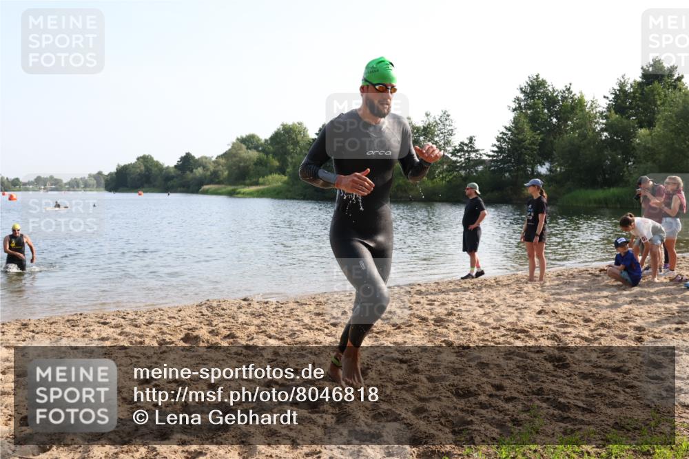 15.06.2025 - 27. Vierlanden-Triathlon Lena Gebhardt http://msf.ph/oto/8046818 15.06.2025 08:43:51 Schwimmen 23, 84, 113, 183 meine-sportfotos.de
