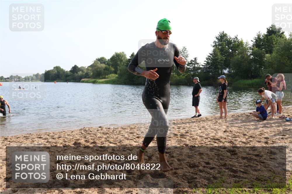 15.06.2025 - 27. Vierlanden-Triathlon Lena Gebhardt http://msf.ph/oto/8046822 15.06.2025 08:43:51 Schwimmen 23, 84, 113, 183 meine-sportfotos.de