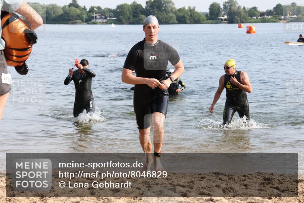 15.06.2025 - 27. Vierlanden-Triathlon Lena Gebhardt http://msf.ph/oto/8046829 15.06.2025 08:43:53 Schwimmen 23, 84, 113, 183 meine-sportfotos.de
