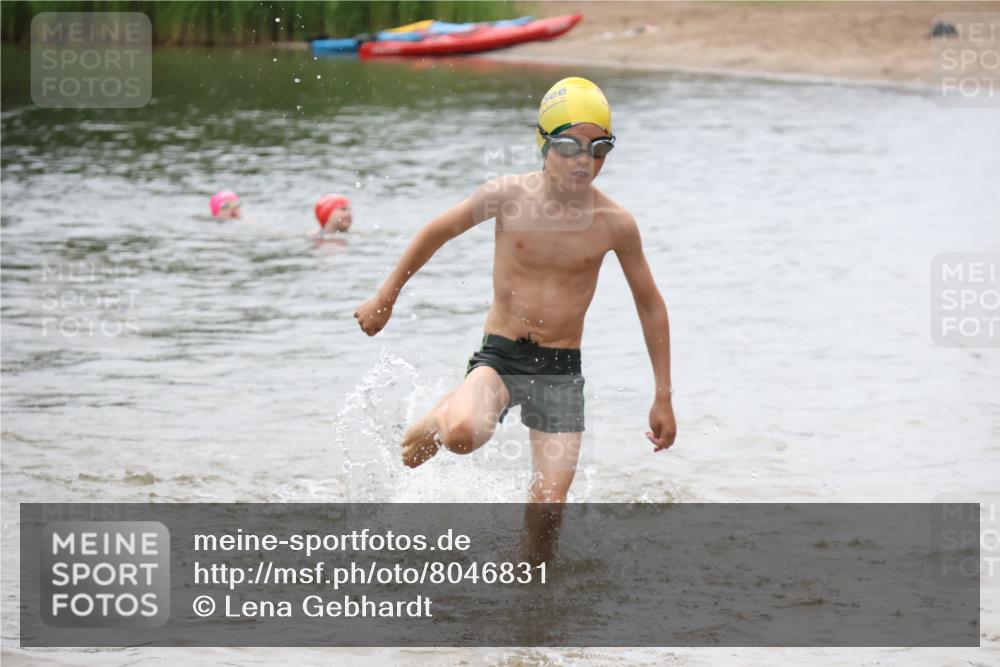 21.06.2025 - 27. Vierlanden-Triathlon Lena Gebhardt http://msf.ph/oto/8046831 15.06.2025 15:01:55 Schwimmen  meine-sportfotos.de