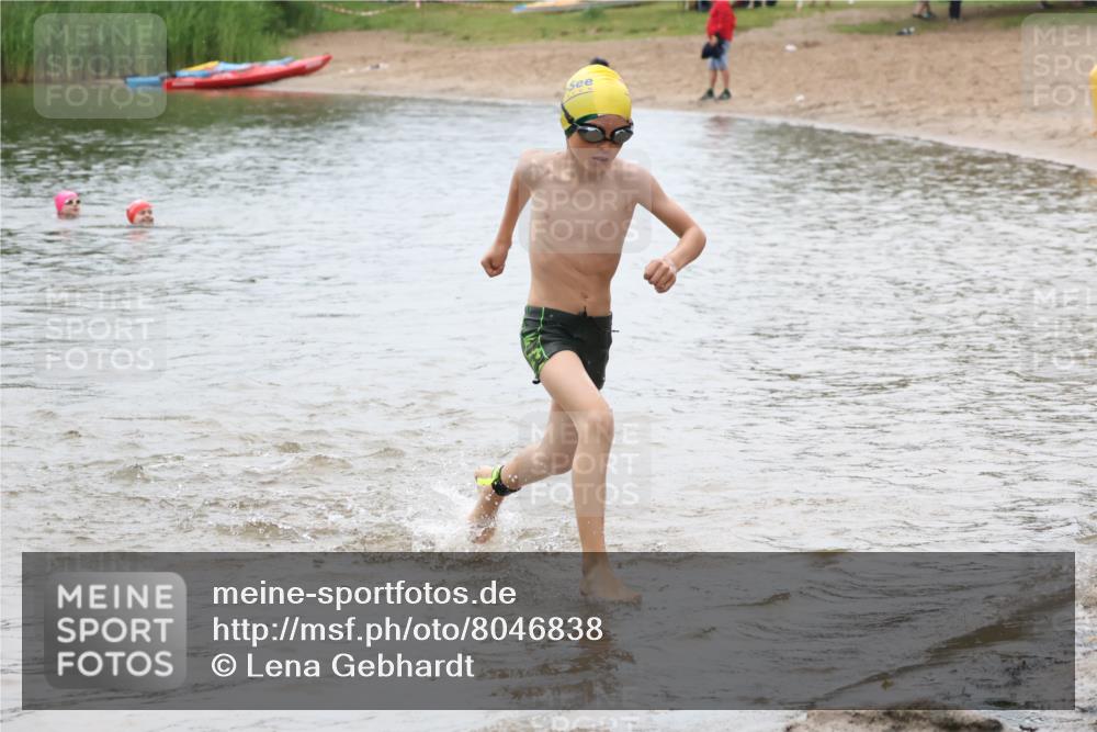 21.06.2025 - 27. Vierlanden-Triathlon Lena Gebhardt http://msf.ph/oto/8046838 15.06.2025 15:01:56 Schwimmen  meine-sportfotos.de