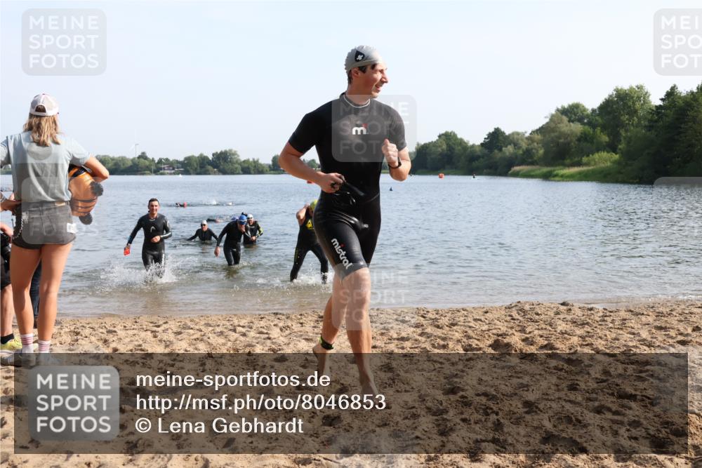 15.06.2025 - 27. Vierlanden-Triathlon Lena Gebhardt http://msf.ph/oto/8046853 15.06.2025 08:43:54 Schwimmen 23, 84, 97, 113, 153, 183 meine-sportfotos.de