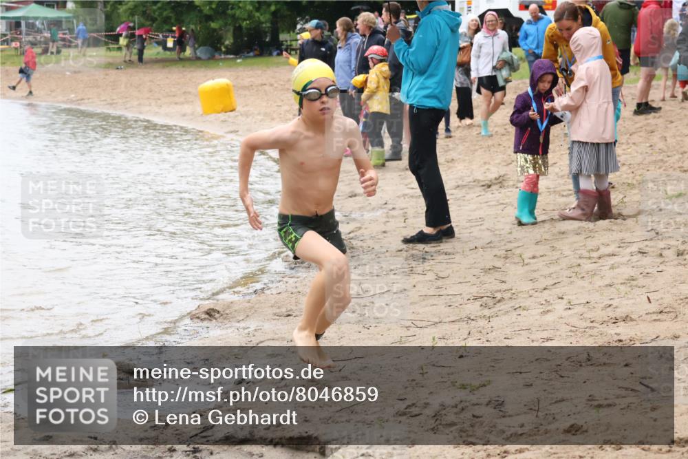 21.06.2025 - 27. Vierlanden-Triathlon Lena Gebhardt http://msf.ph/oto/8046859 15.06.2025 15:01:57 Schwimmen  meine-sportfotos.de