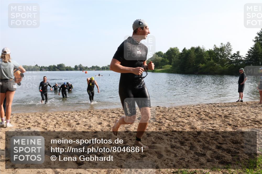 15.06.2025 - 27. Vierlanden-Triathlon Lena Gebhardt http://msf.ph/oto/8046861 15.06.2025 08:43:55 Schwimmen 23, 84, 97, 113, 153, 183 meine-sportfotos.de