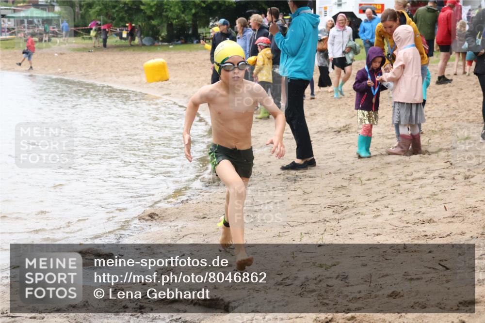 21.06.2025 - 27. Vierlanden-Triathlon Lena Gebhardt http://msf.ph/oto/8046862 15.06.2025 15:01:57 Schwimmen  meine-sportfotos.de