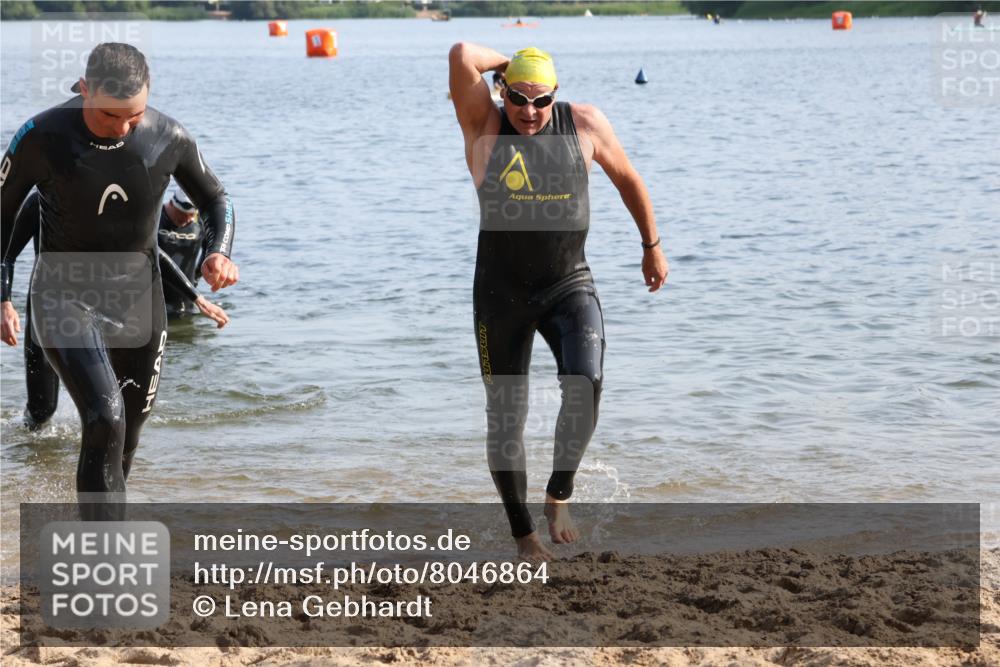 15.06.2025 - 27. Vierlanden-Triathlon Lena Gebhardt http://msf.ph/oto/8046864 15.06.2025 08:43:56 Schwimmen 23, 84, 97, 113, 153, 183 meine-sportfotos.de