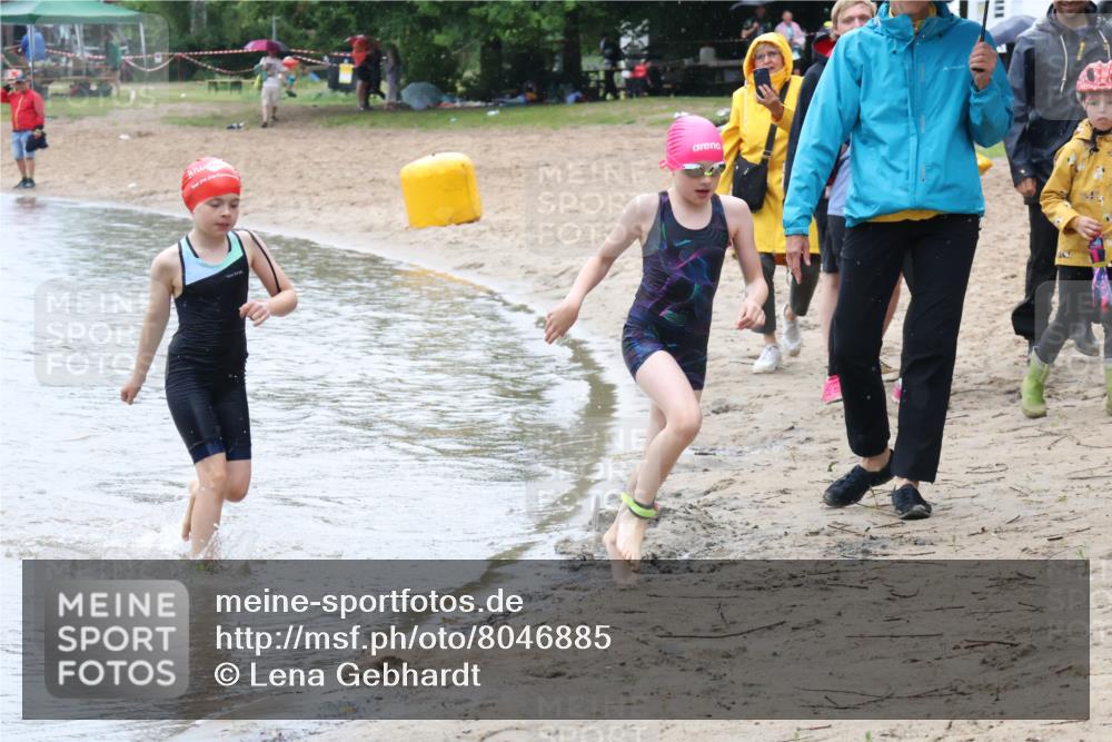 21.06.2025 - 27. Vierlanden-Triathlon Lena Gebhardt http://msf.ph/oto/8046885 15.06.2025 15:02:12 Schwimmen  meine-sportfotos.de