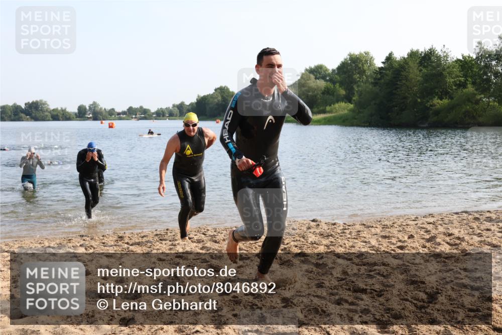 15.06.2025 - 27. Vierlanden-Triathlon Lena Gebhardt http://msf.ph/oto/8046892 15.06.2025 08:43:58 Schwimmen 23, 84, 97, 113, 153, 183 meine-sportfotos.de
