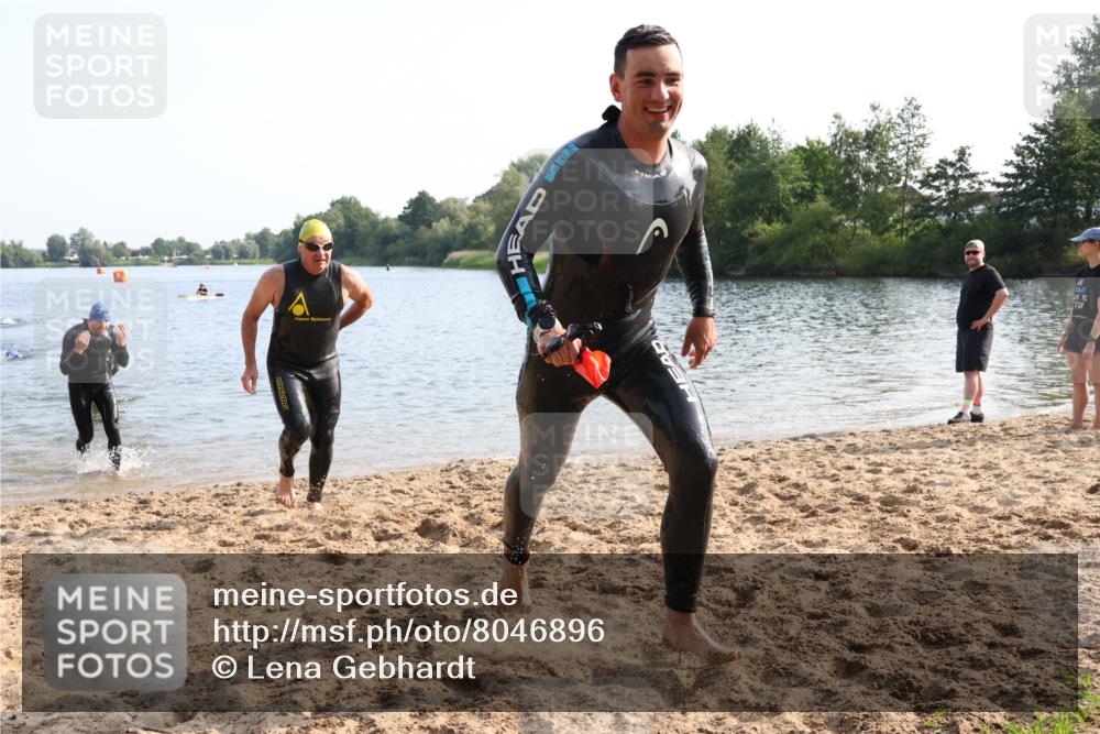 15.06.2025 - 27. Vierlanden-Triathlon Lena Gebhardt http://msf.ph/oto/8046896 15.06.2025 08:43:59 Schwimmen 23, 84, 97, 113, 153, 183 meine-sportfotos.de