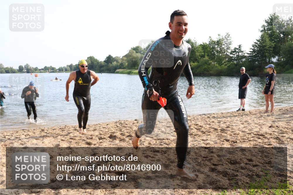 15.06.2025 - 27. Vierlanden-Triathlon Lena Gebhardt http://msf.ph/oto/8046900 15.06.2025 08:43:59 Schwimmen 23, 84, 97, 113, 153, 183 meine-sportfotos.de