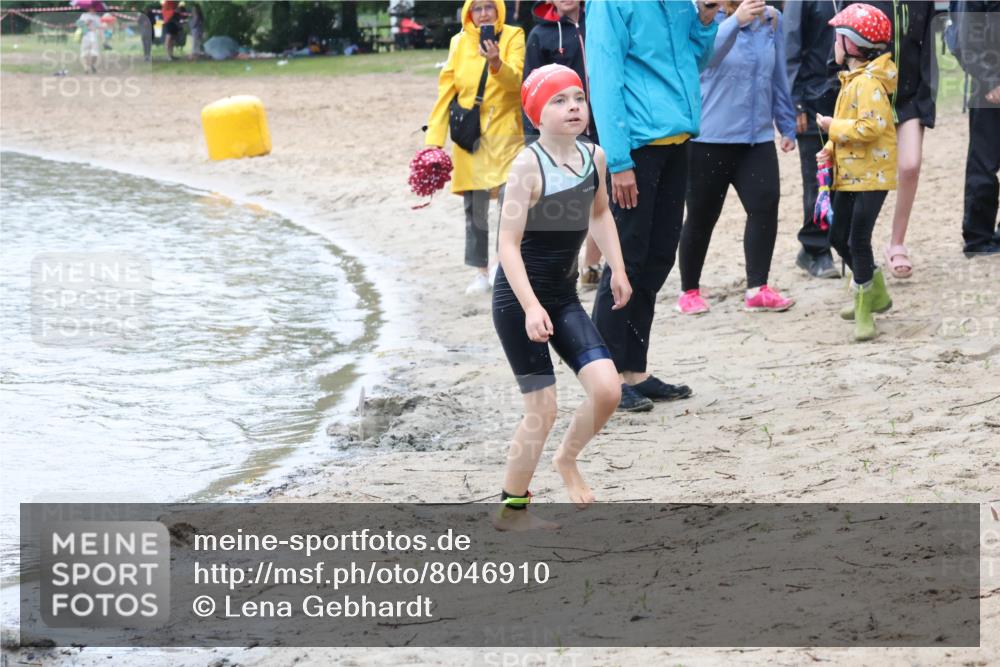 21.06.2025 - 27. Vierlanden-Triathlon Lena Gebhardt http://msf.ph/oto/8046910 15.06.2025 15:02:13 Schwimmen  meine-sportfotos.de