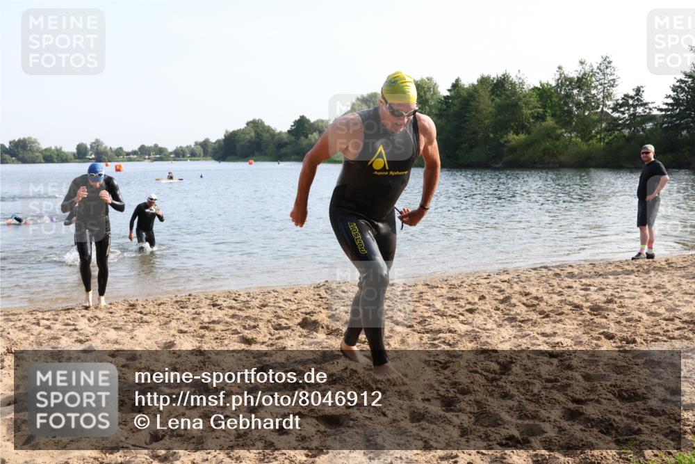 15.06.2025 - 27. Vierlanden-Triathlon Lena Gebhardt http://msf.ph/oto/8046912 15.06.2025 08:44:01 Schwimmen 23, 84, 97, 153, 183 meine-sportfotos.de