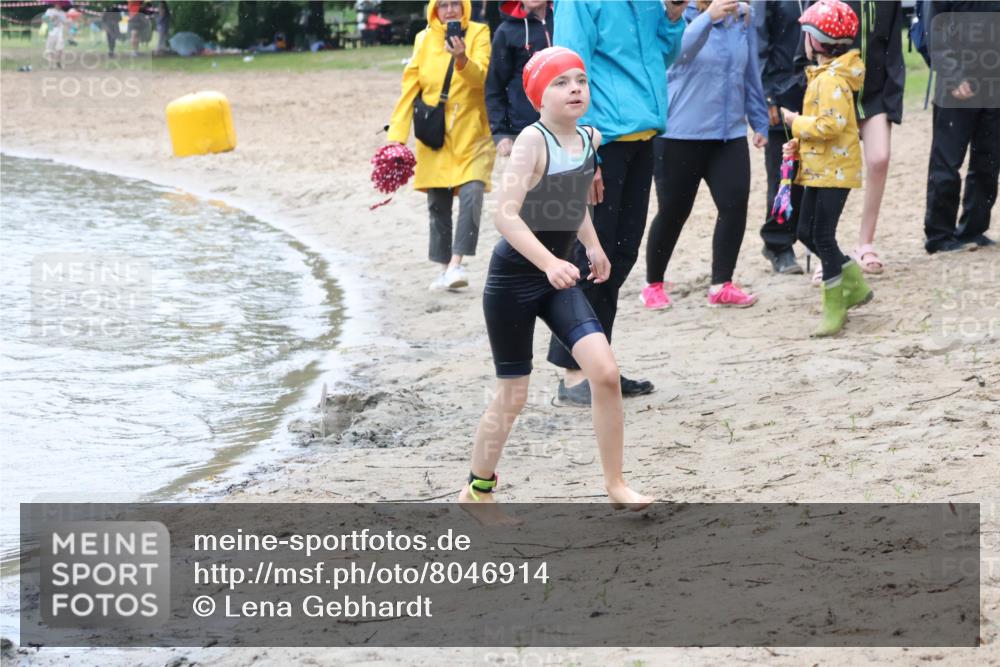 21.06.2025 - 27. Vierlanden-Triathlon Lena Gebhardt http://msf.ph/oto/8046914 15.06.2025 15:02:13 Schwimmen  meine-sportfotos.de